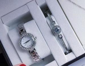 Wholesale Elegant and Generous Quartz OEM watch Wrist Watch with a big diamon of bracelet Ladies' fashion watch from china suppliers