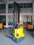 Yellow Auto Pallet Stacker , Industrial Lifting Equipment Easy Operation