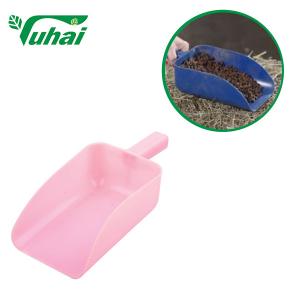 China Pink Green Feeding Hopper Professional 1qt Plastic Feeder Shovel Feed Scoop on sale