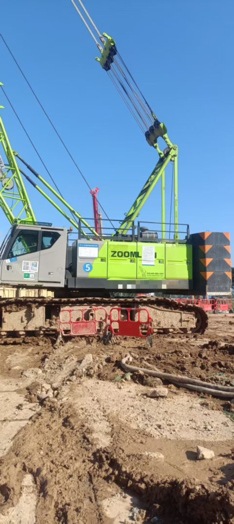 Energy Efficient 85Ton ZCC850V Lattice Boom Crane Safe Operation at Maximum Lifting Height 46m