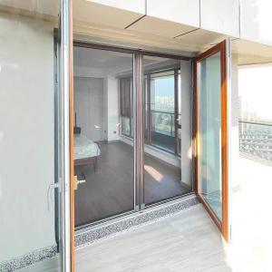 Wholesale Mesh Aluminum Alloy Frame Barrier Free Folding Roller Screen Door from china suppliers