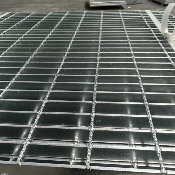 Machine Pressure Welded Industrial Steel Floor Grating With Smooth Bright