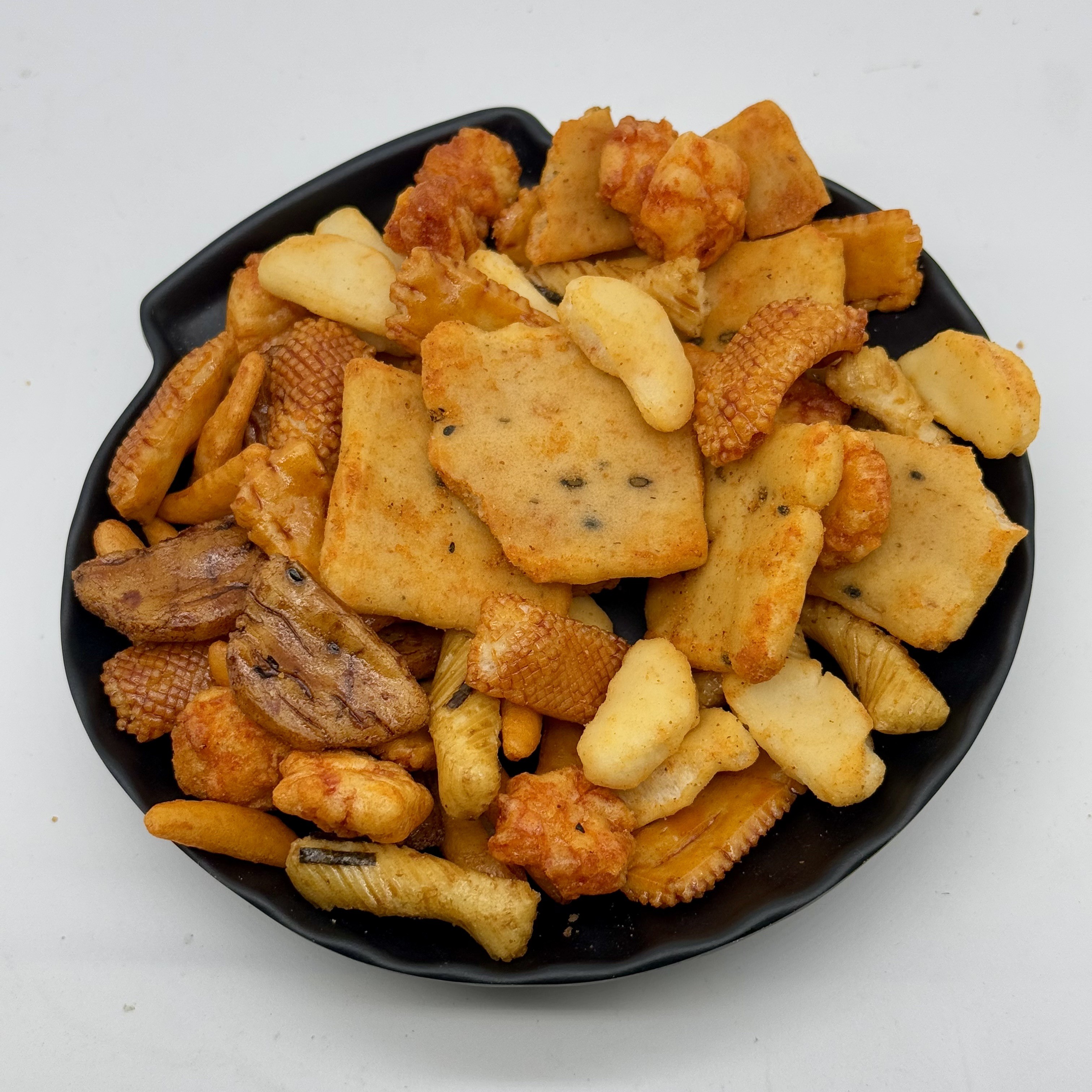 7.5KG Bulk Fried Rice Crackers Crispy Texture Multiple Varieties 12 Months Shelf Life