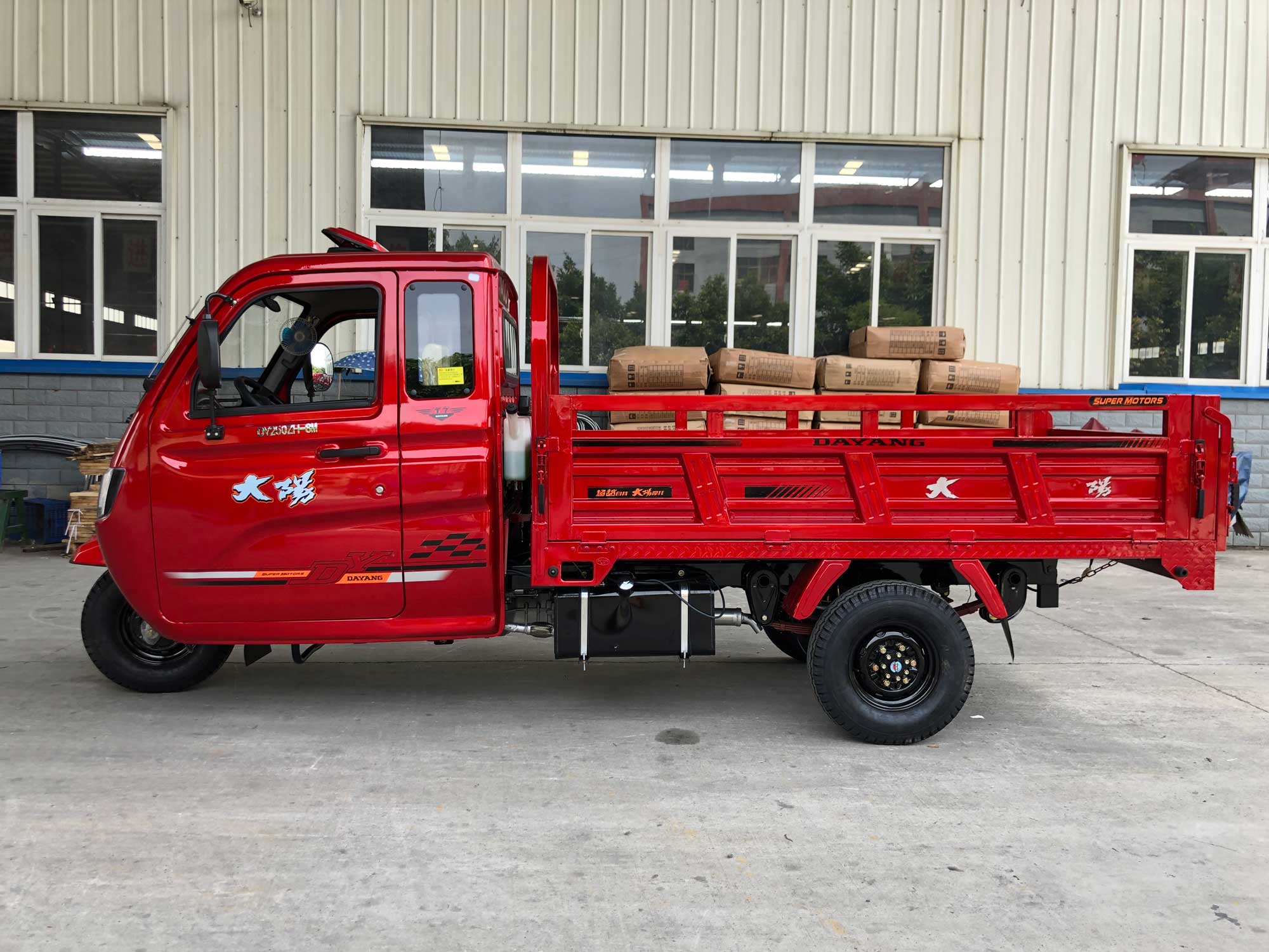 Dayang Luxury Series T7 Closed Cab Cargo Tricycle with 800CC Engine and 5.0-12 Tyres