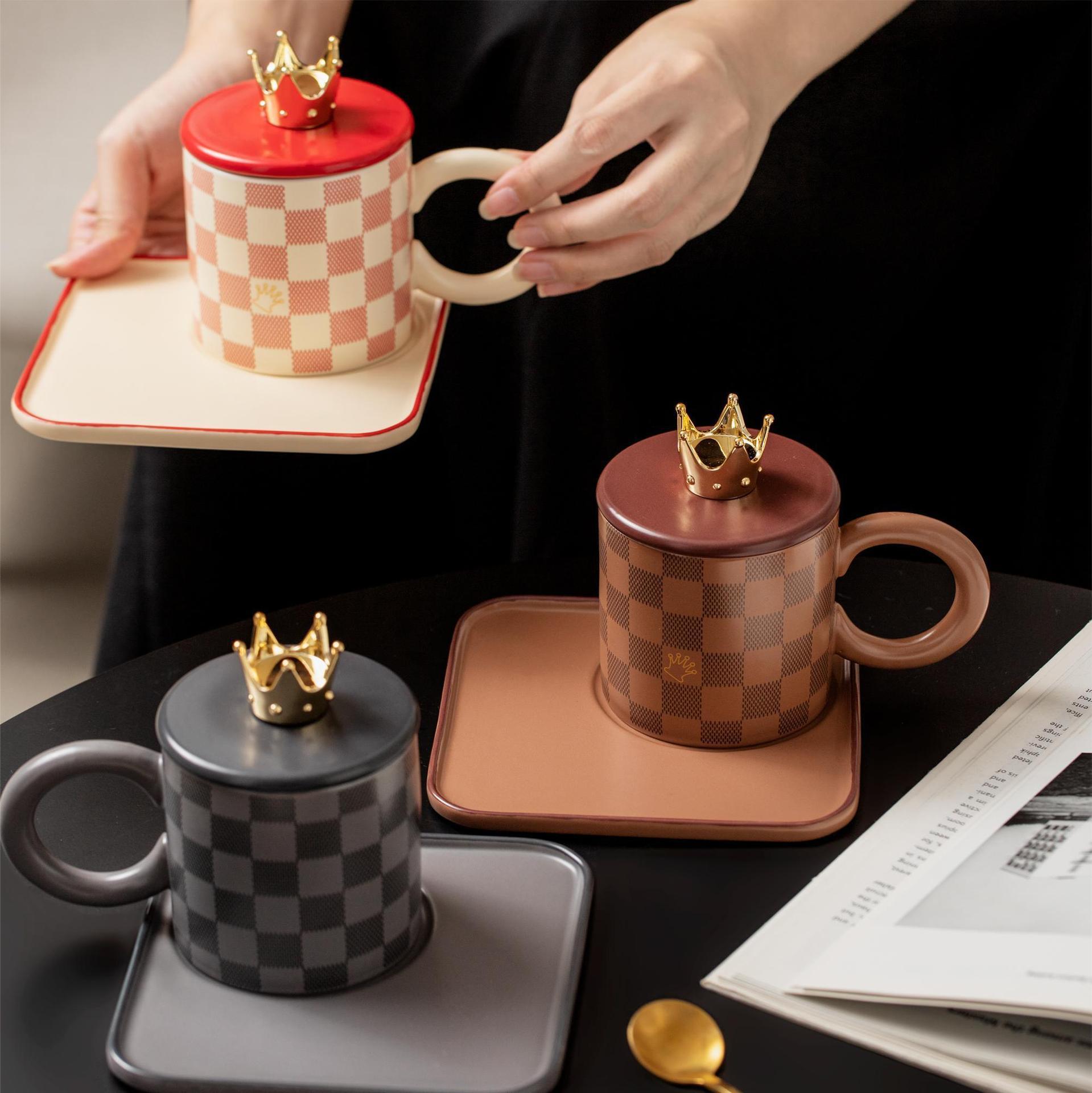 Elegant Ceramic Mugs With Golden Crown Accents Vibrant Checkered Patterns Red White For Luxurious Coffee / Tea Rituals