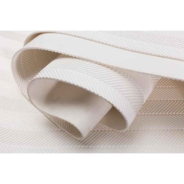 Herringbone PVC Conveyor Belt Customized Thickness For Climbing