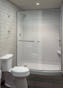 China Light Texture Cultured Marble Shower Walls With Back Panels Scratch Resistent on sale