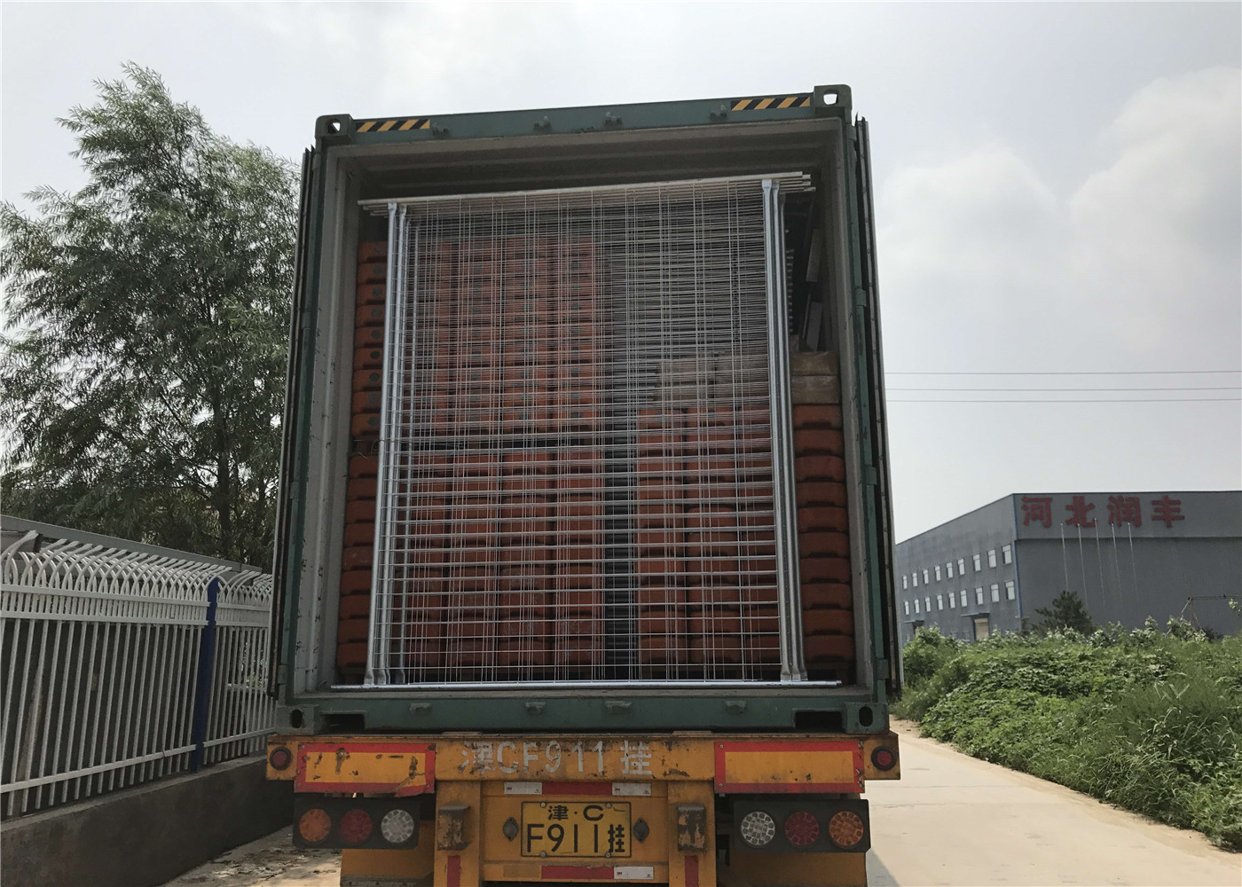 Secure Temporary Fencing OD 42mm x 1.5mm thick comply as4687-2007 panel size 2100mmx2400mm mesh 60x150mm x 3.5mm