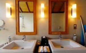 Wholesale Prefab Homes In Light Gauge Steel Framing System With Fiber Cement Board Cladding Overwater Bungalow In Maldives from china suppliers
