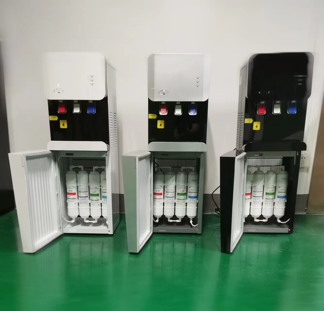 Hot And Cold Pipeline Dispenser With External Heating Resistance And Child Safety Lock
