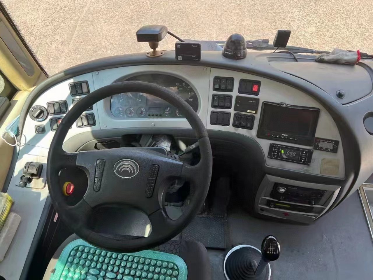 Used Shuttle Bus Yutong ZK6110 Used Church Bus 49-51seater Rear Engine Bus Two Doors