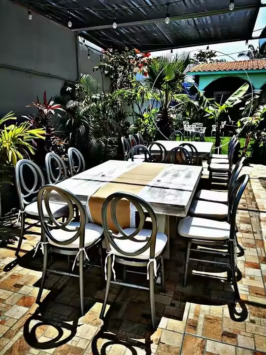 Sponge Cushion Gold White Stackable Hall Chairs Chiavari For Hotel Banquet
