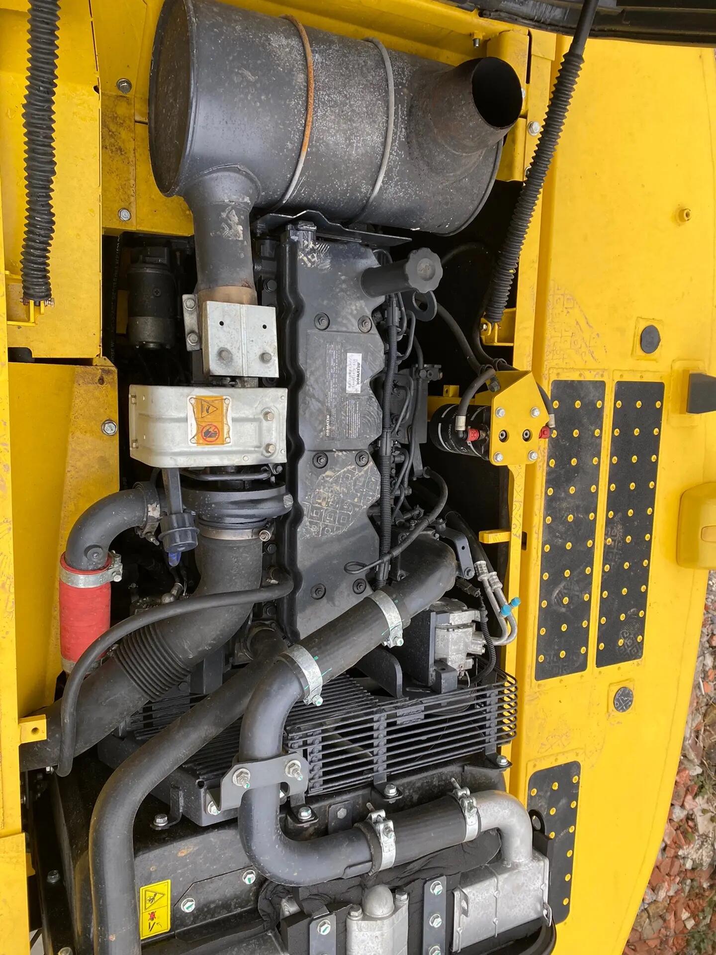 Used Japanese Excavator PC220 Original Hydraulic Cylinder with Cummins Engine
