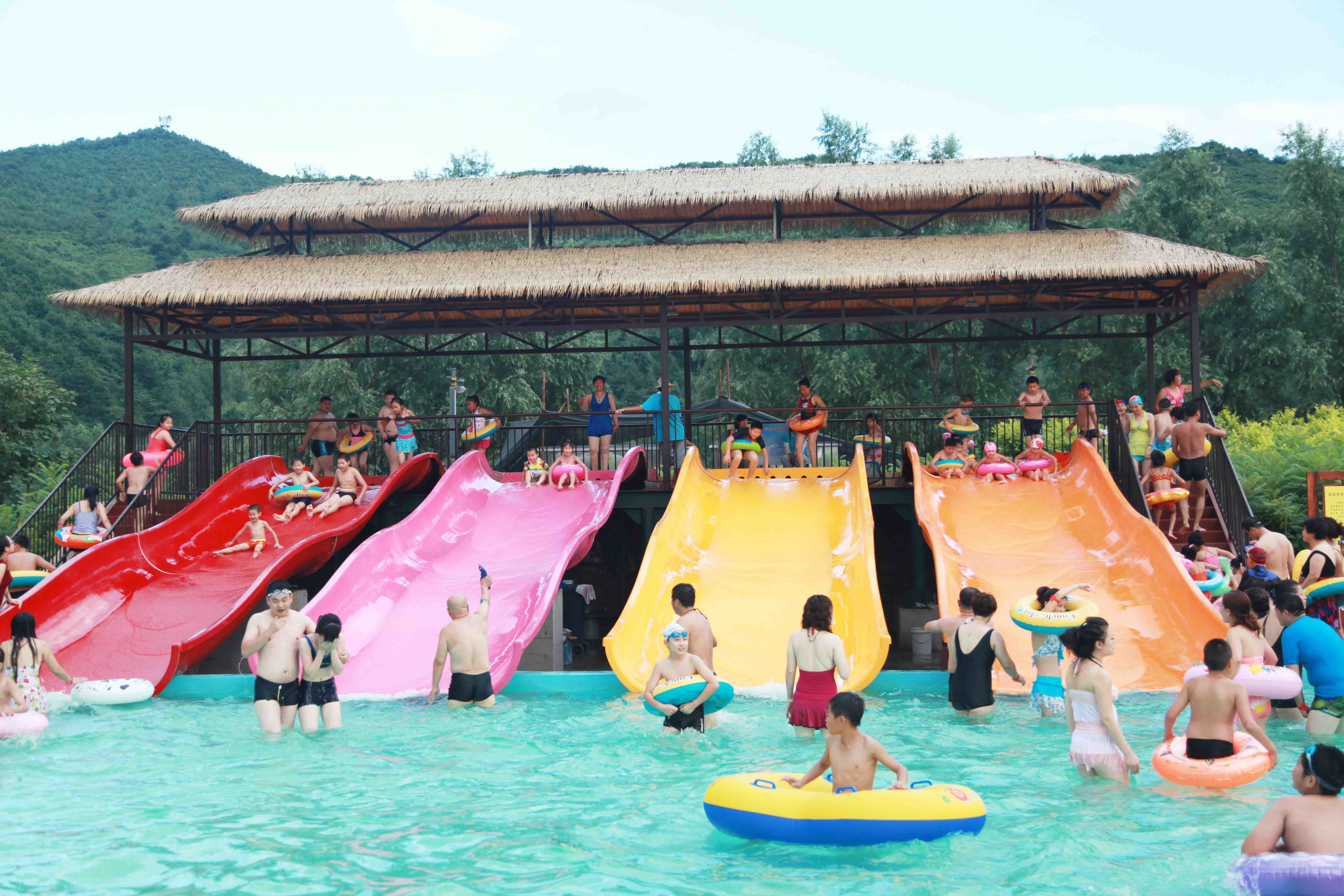Commercial Playground Equipment Open Close Style Body Slides For Kids in Water Park