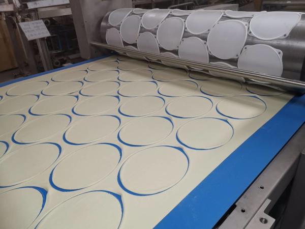 Industrial Pizza Production Line with 15 - 35 cm Diameter For Italian / American