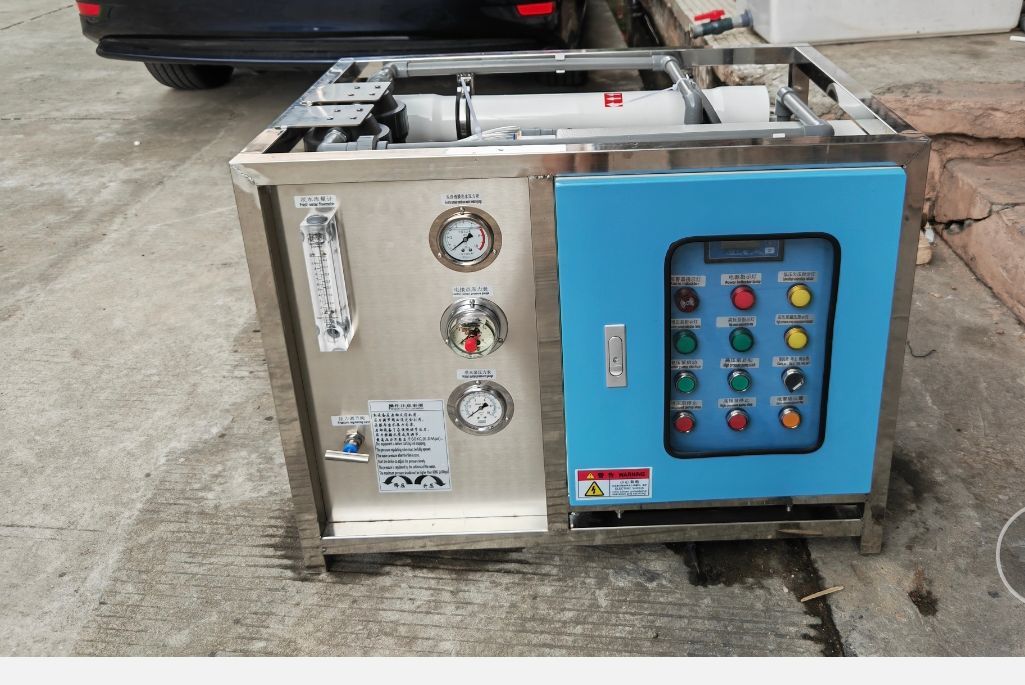 Portable Compact Mobile Seawater Desalination Unit With 99.5% Desalination Efficiency
