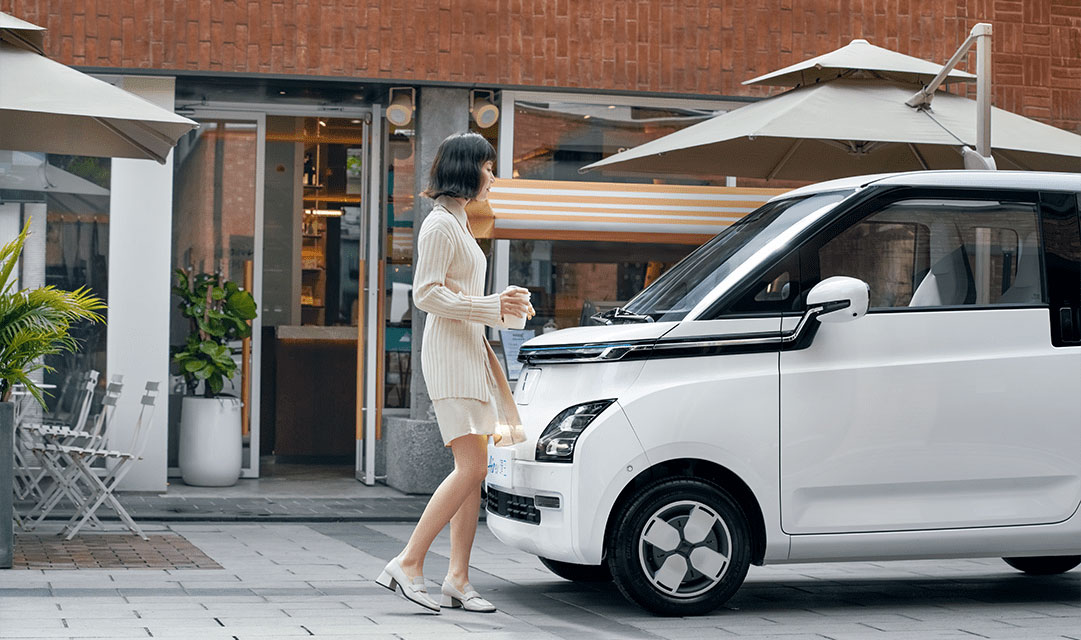 2023 Wuling Air EV Energy Vehicle Smart Cute Transporter With Fast Charging 0.75 Hours Max Speed 100 KM/H Electric Car