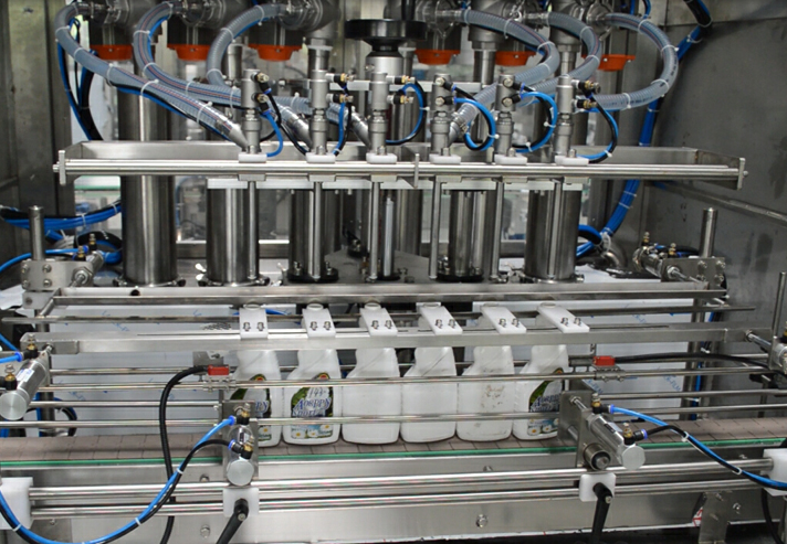 High Precision Automatic Lubricating Oil Filling Machine with 1% Filling Accuracy