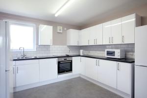 Wholesale White Modern Modular Kitchen Cabinet Blum Hardware And Nuomi Accessories from china suppliers