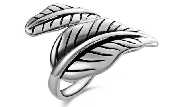 Exaggerated retro fashion boutique for men and women leaves the ring Thai silver