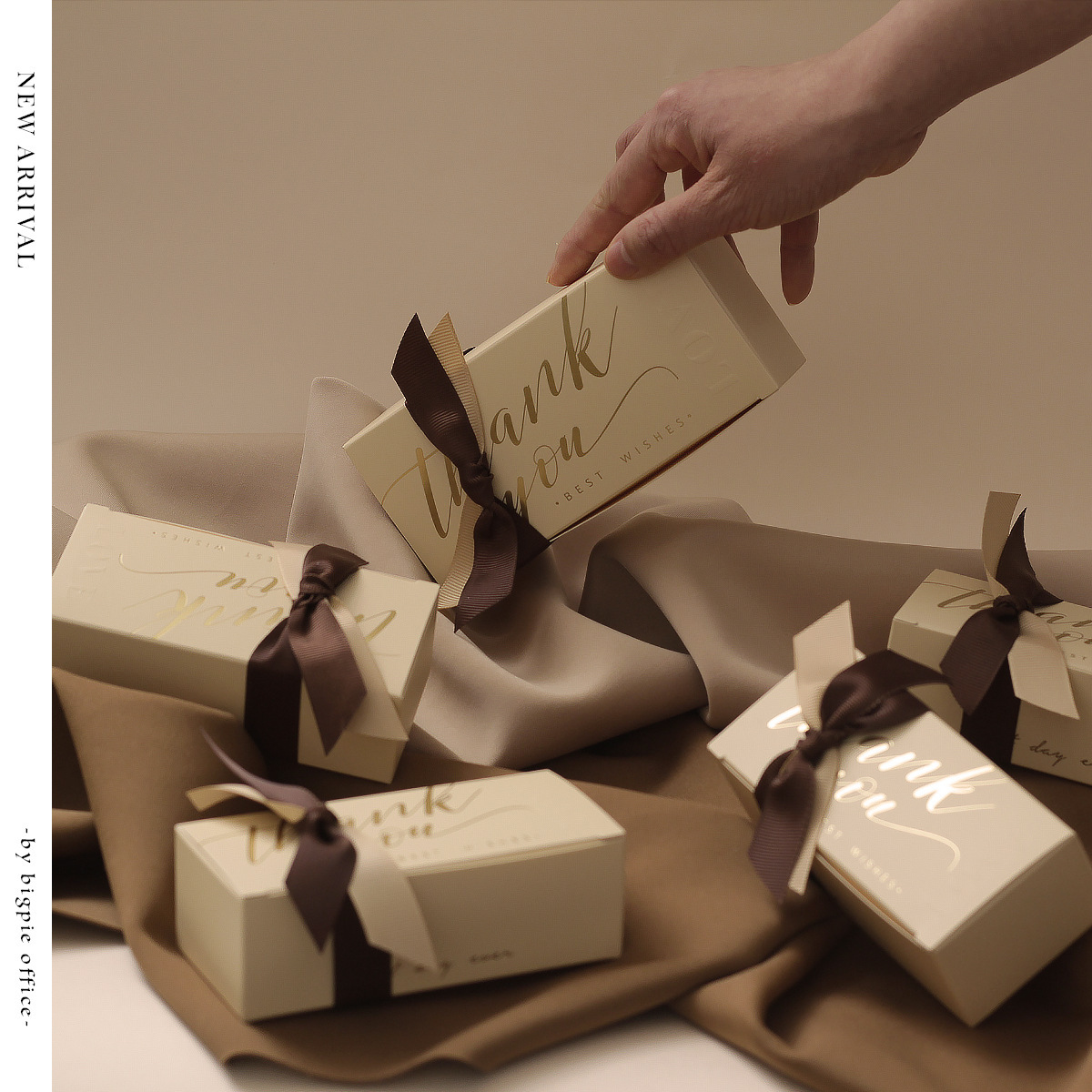 Personalized Gift Boxes Made Easy with Our Custom Folding Recyclable Color Ribbon