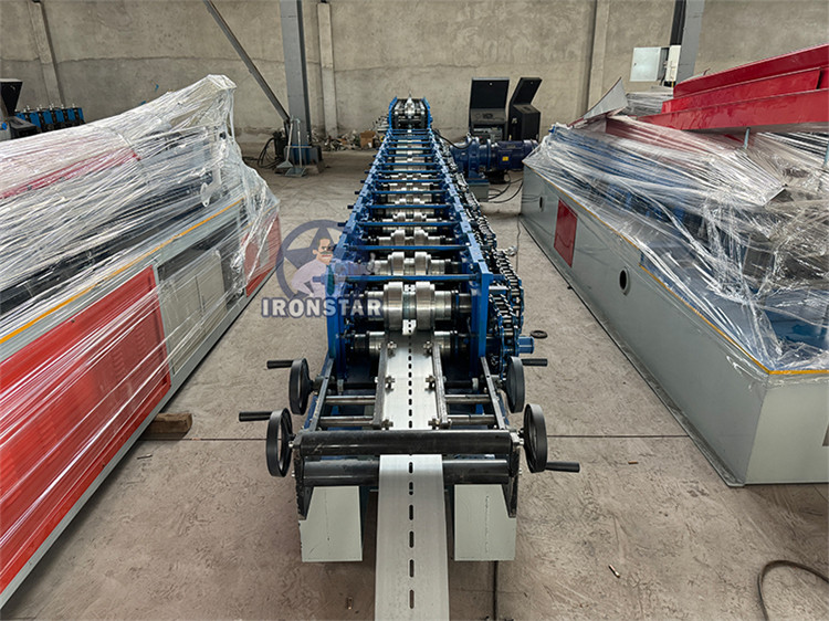 41*21 / 41*41 / 41*72mm 3 sizes in 1 Solor bracket roll forming line in Mexico Photovoltaic bracket forming machine