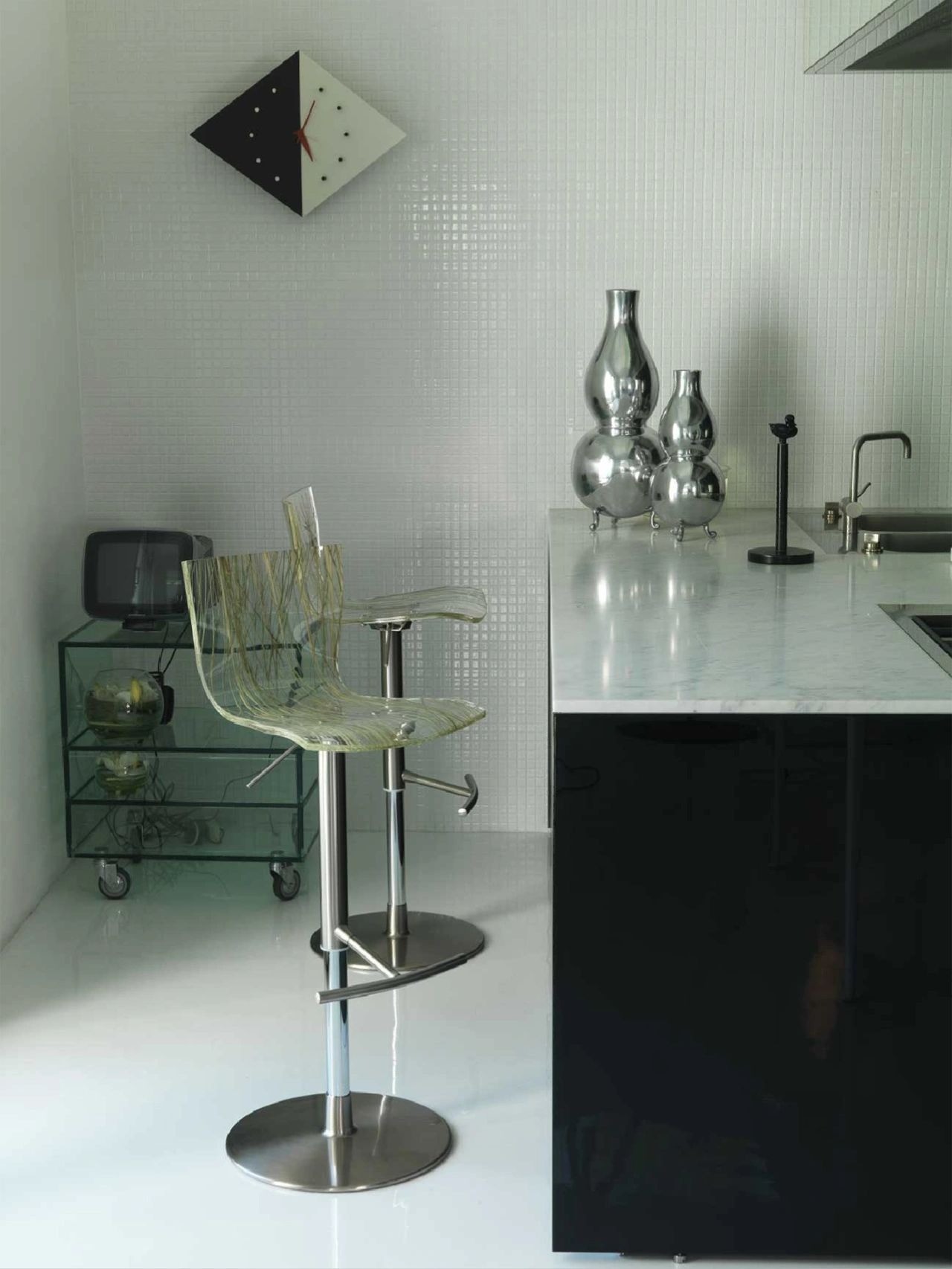 Polishing Hotel Restaurant Furniture Transparent Adjustable Bar Stools