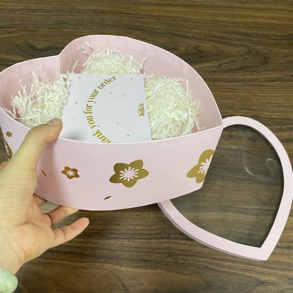 Custom Emballage Big Packaging Carton Pink Heart Shape Gift Paper Boxes With Pvc