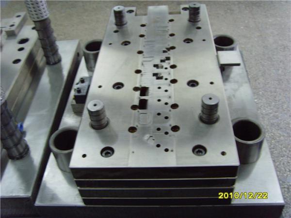 Thread Metal Stamping Mold Progressive Die One Row Cavity Testing / Adjusting
