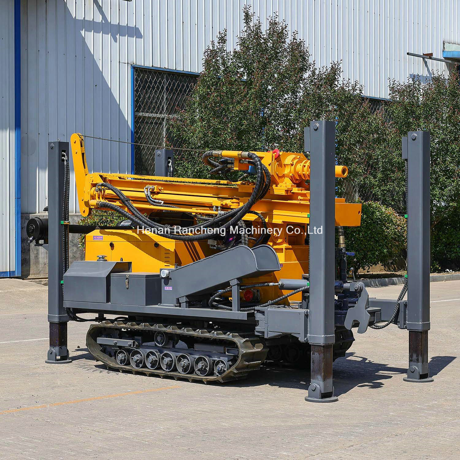 200m Hydraulic Crawler 58KW Diesel Powered Water Well Drilling Rig