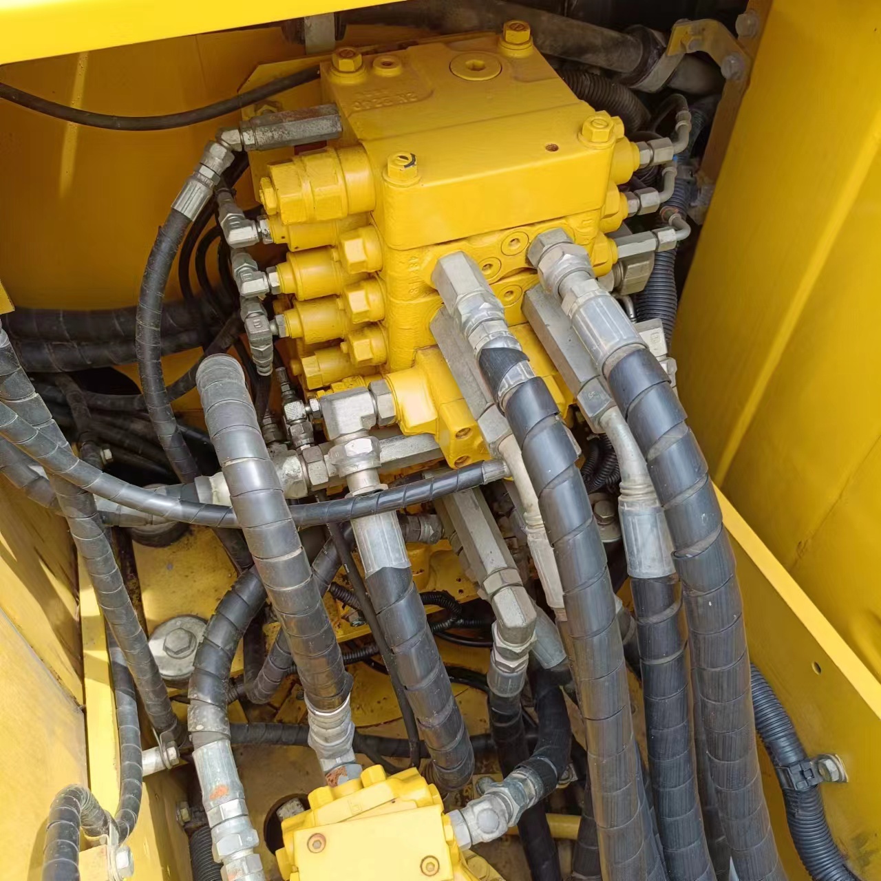11 Ton Komatsu PC110-8 Excavator with Low Oil Consumption and Original Hydraulic Cylinder