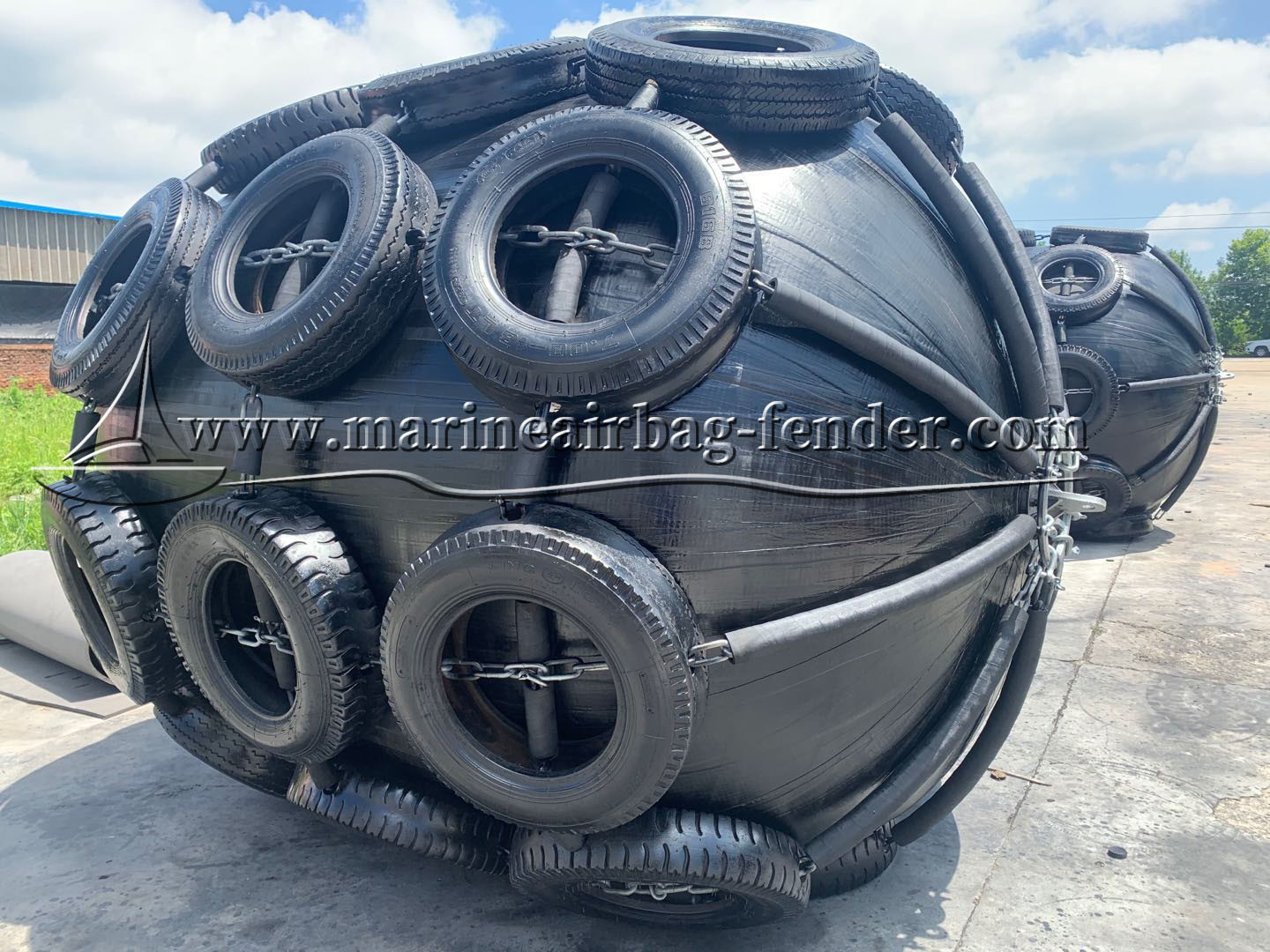 Aging Resistance Pneumatic Rubber Fender Easy Inflate Stainless Flange ISO17357 Standard