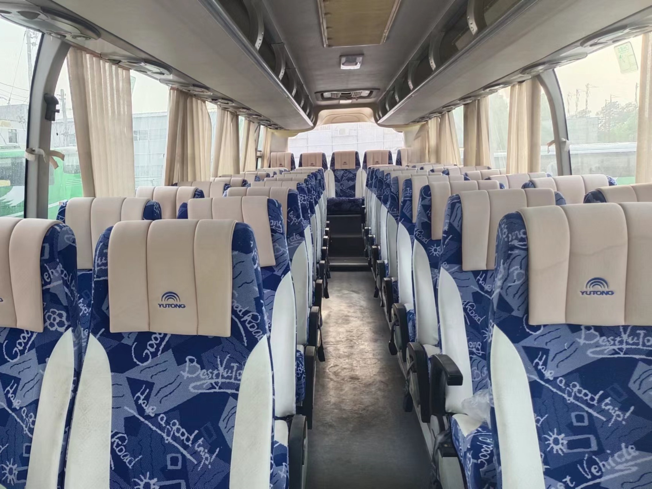 2nd Hand Coach 47 Seats Sealing Window Air Conditioner EURO III Yuchai Engine 10.5 Meters Young Tong ZK6100