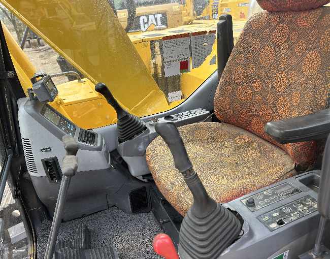 Komatsu PC128US Excavator Cab