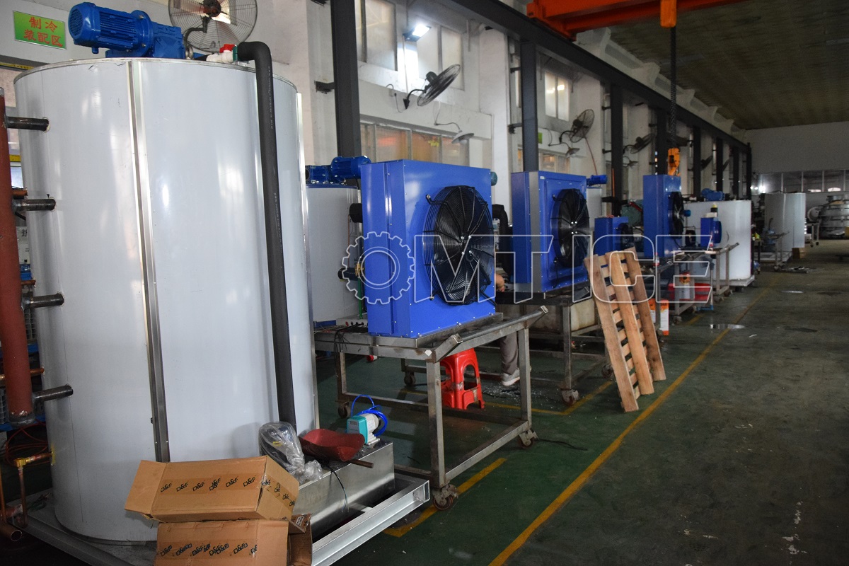 400kg Commercial Ice Flaker Machine With Ice Storage Bin And Siemens PLC Control System