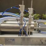 Pneumatic 2 Nozzles Liquid Filling Machine 30~250ml CE certificate