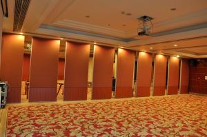 Wholesale Plywood Finished Folding Partition Walls For Classroom , 65mm Thickness Soundproof Room Dividers from china suppliers