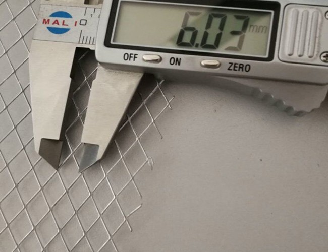 Galvanized Iso9001 Steel Diamond Mesh 0.5mm-1.0mm Plate Thickness
