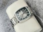 Luxury Waterproof Date Showing Stainless Steel Quartz Watch for Men and Women