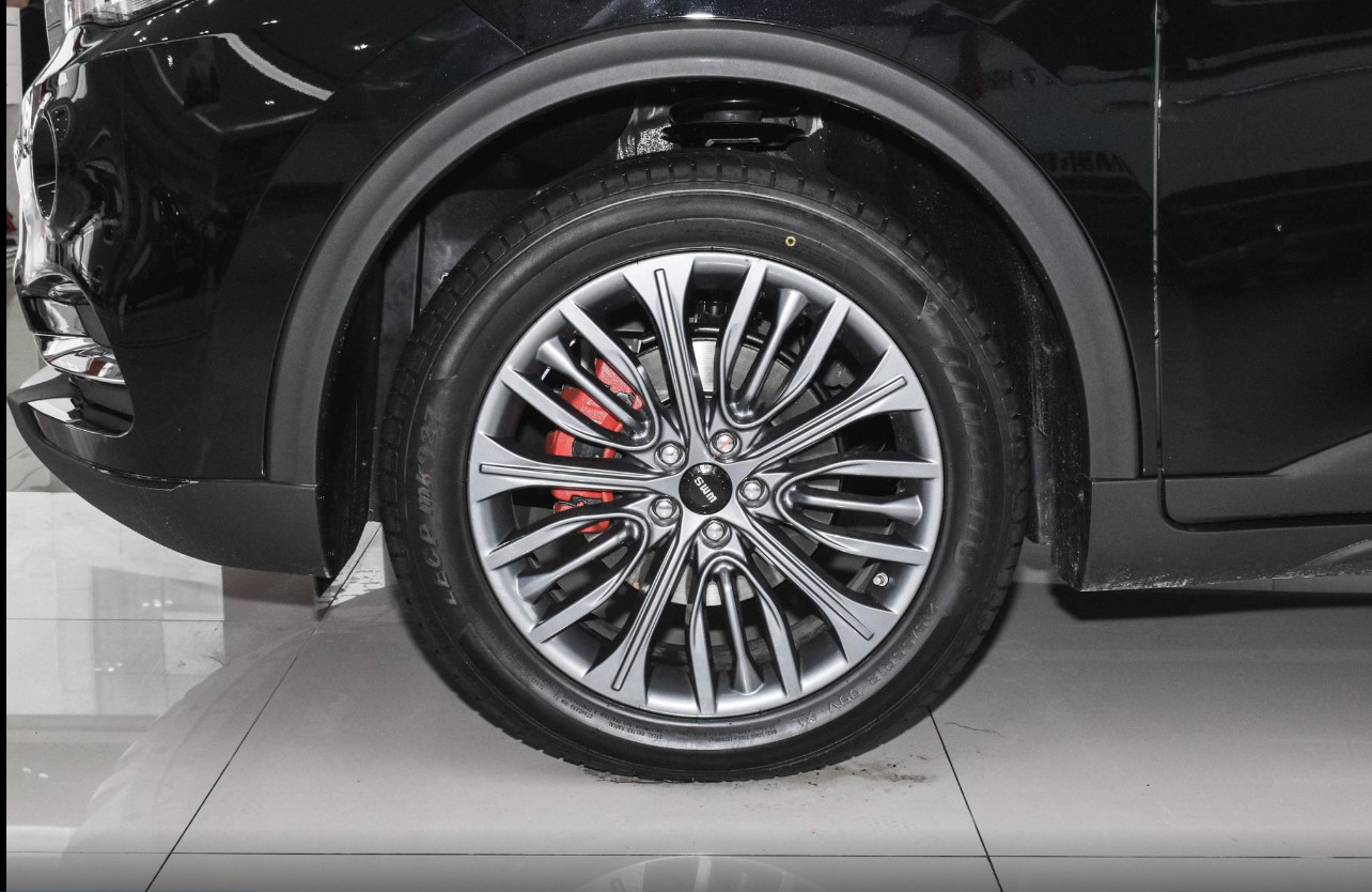 BWM X7 Medium Sized SUV 1.5T With 7 Seats 6 Speed Manual 180Km/H