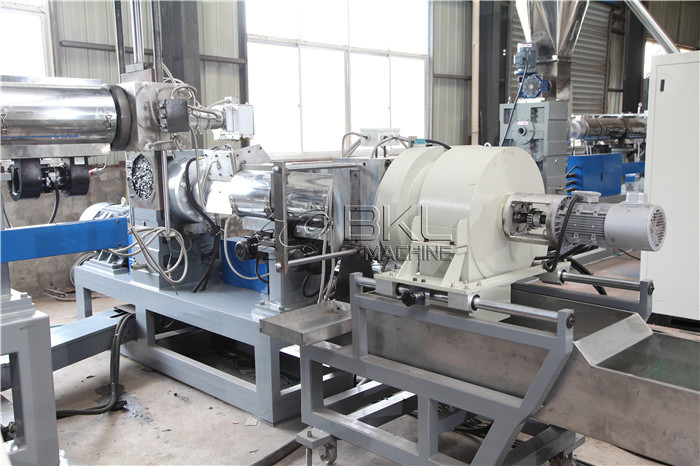Two Stage PET Flakes Pelletizing Machine Plastic Film Recycling 100mm