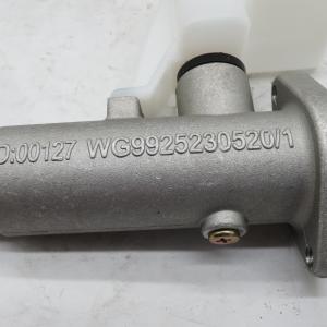 Wholesale A7 T7H clutch master cylinder WG9925230520/1 with oil canA7 T7H Clutch Master Cylinder WG9925230520/1 With Oil Can from china suppliers