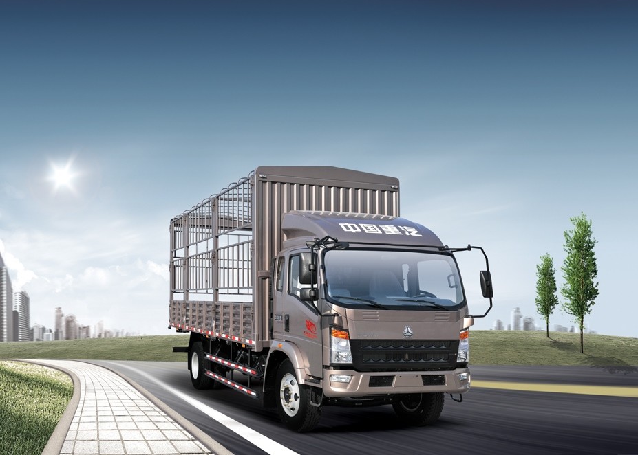 95 Km/H Max Speed Light Commercial Trucks 12 Tons Rated Load Strong Rear Axle Design