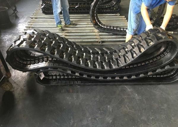 Quality Continuous Black Rubber Excavator Tracks 84 Links With Low Vibration for sale