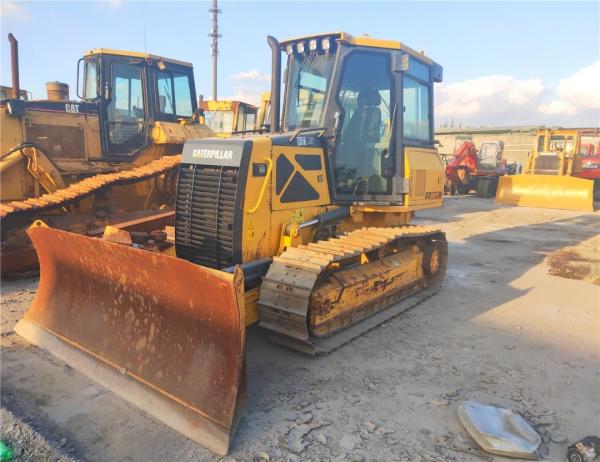 Used Caterpillar D5K Bulldozer in Good Working Condition with Reasonable Price.