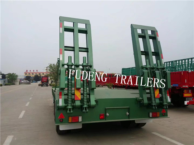 Gooseneck Semi Low Bed Trailer , Heavy Equipment Low Loader Trailers