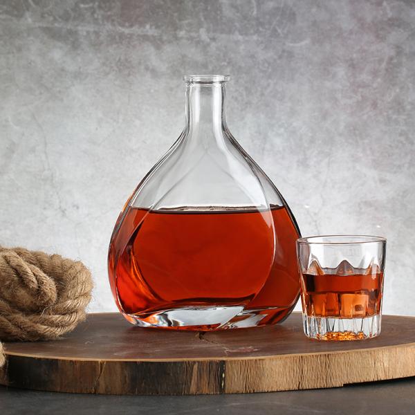 Industrial Super Flint Glass Material 750ml Vodka Bottles with Customize Sealing