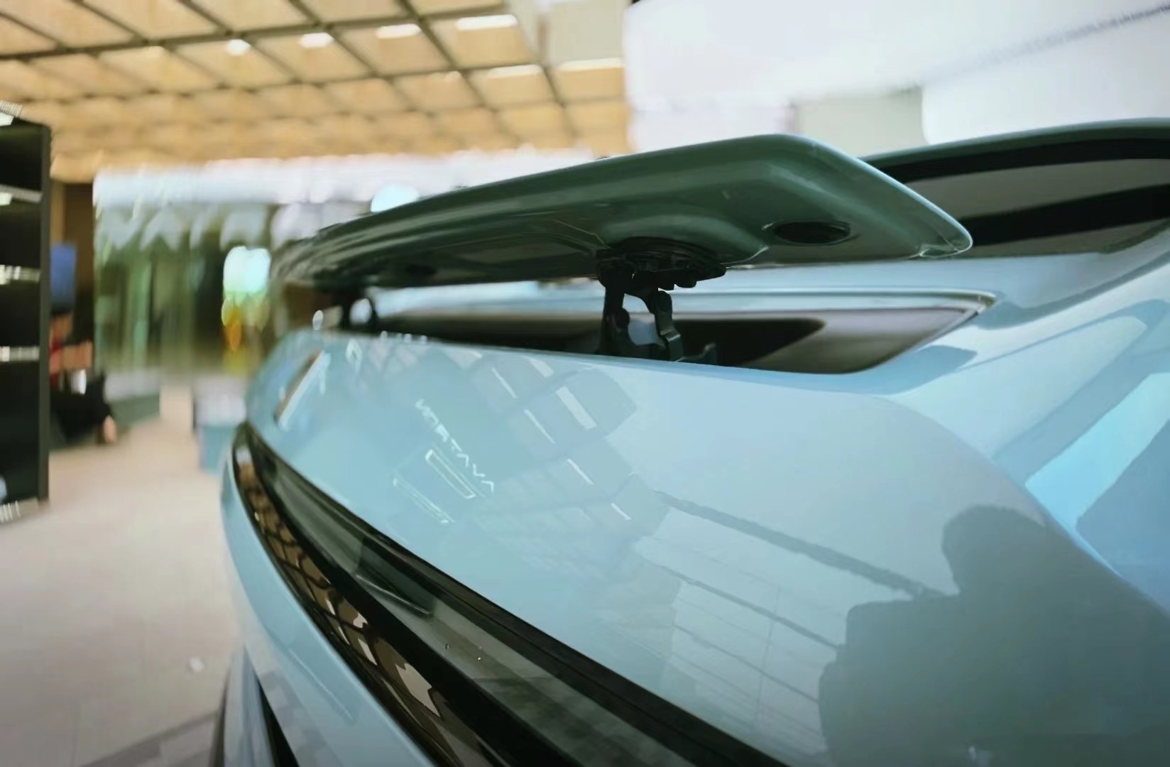 AVATR-11 2024 Dual Motor Electric Car with Panoramic Sunroof 555km NEDC Range and 200km/h High Speed Maximum Power 435kW