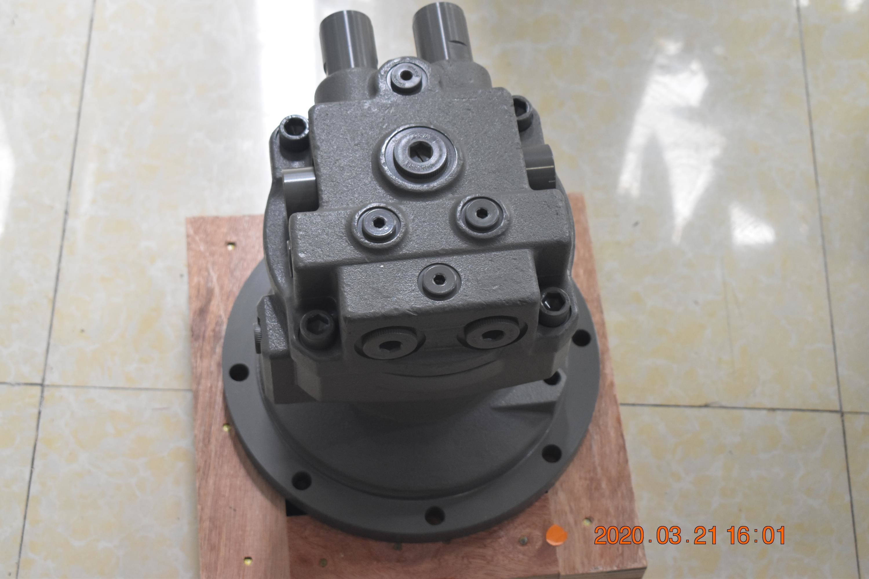 Construction Machinery YUCHAI 135 DO Swing Motor Replacement