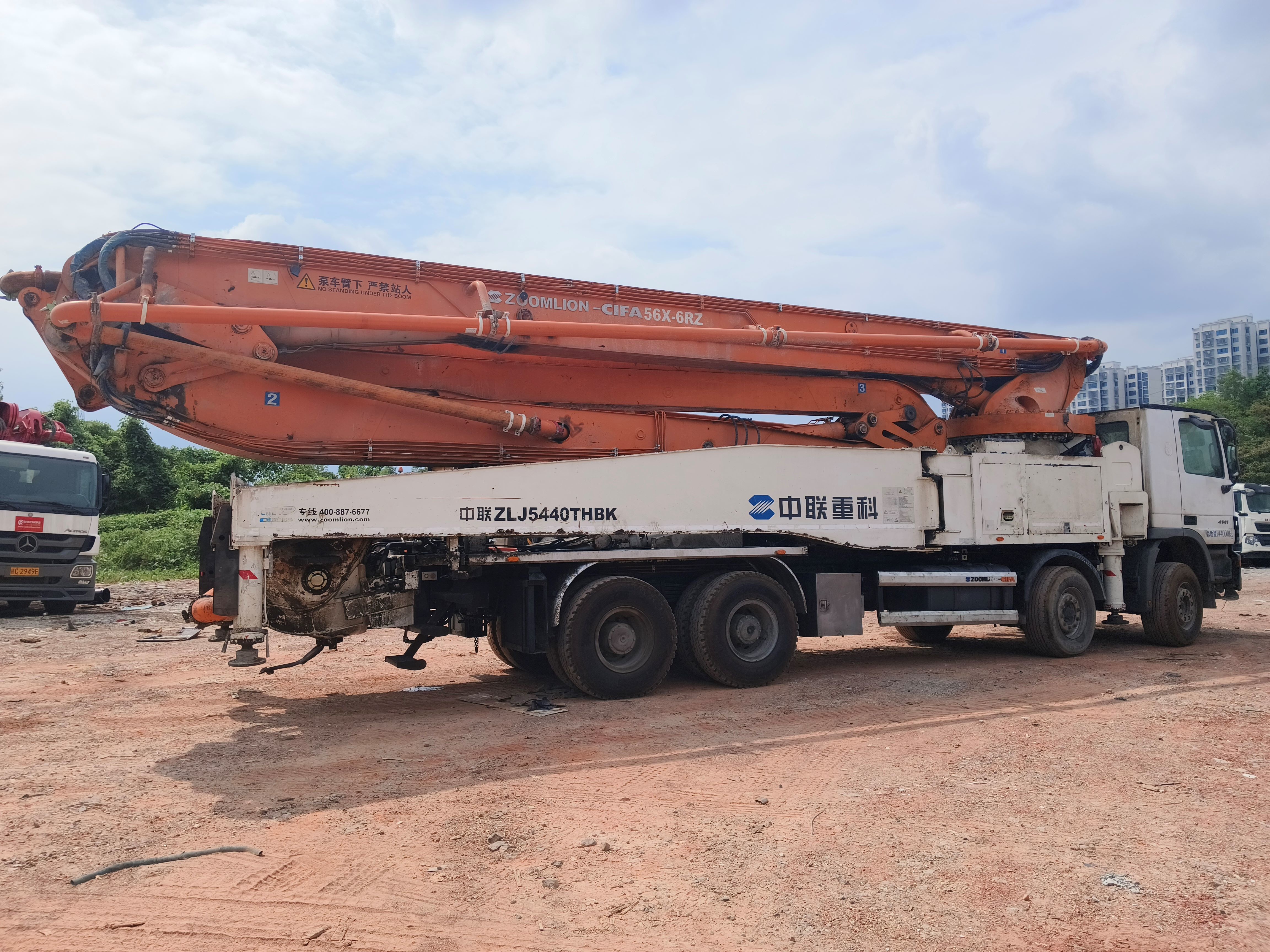 High Productivity Used Zoomlion Concrete Pump Trucks 56 meters with 13875*2500*4000mm Size